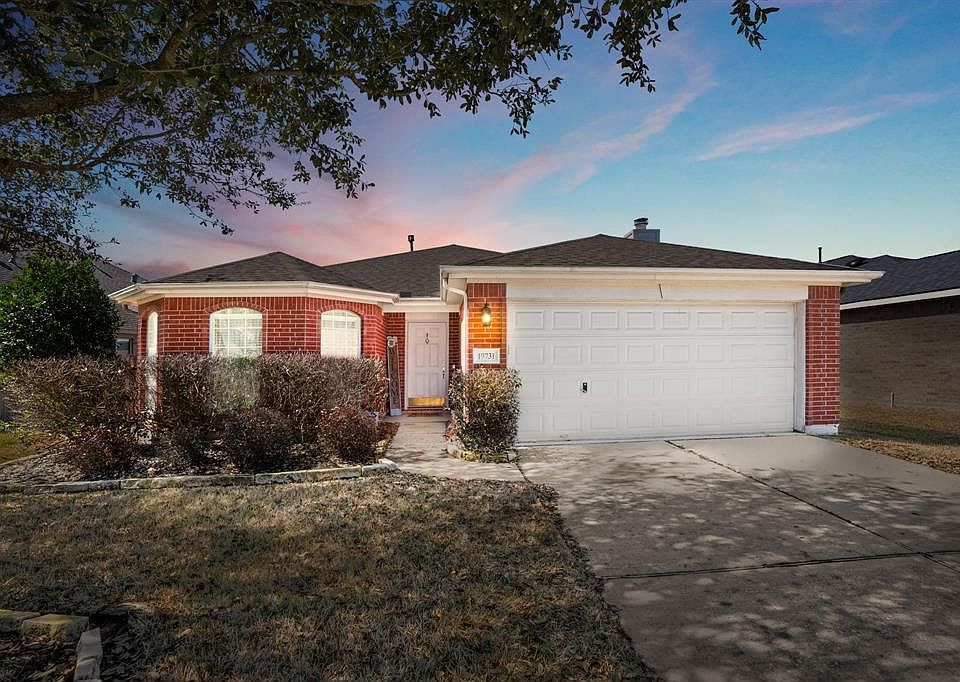 Welcome to your beautiful new home on 19731 Sternwood Manor Drive in the premier master planned community of Gleannloch Farms.