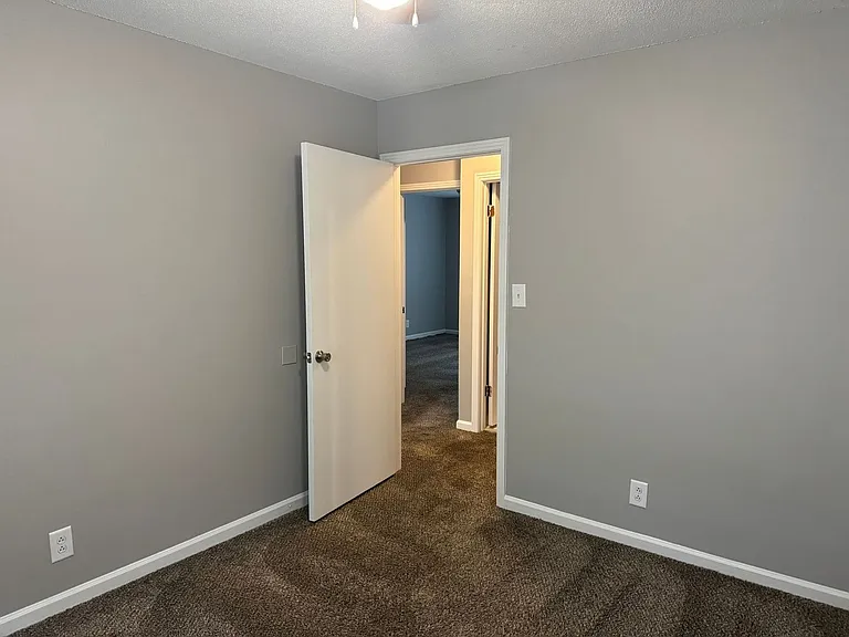 104 Cornelia Ct — Photo 15