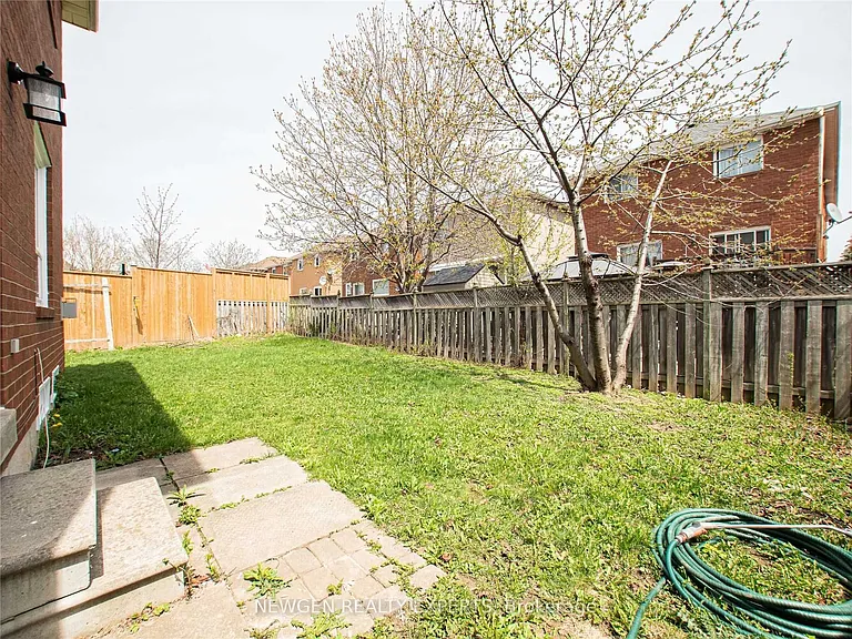 134 Muirland Cres N #MAIN FL — Photo 15