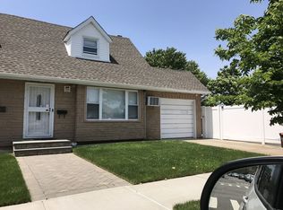 15752 88th St, Howard Beach, NY 11414