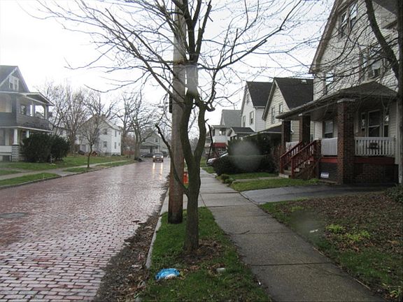 4th image of 2912 E 119th St