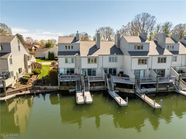 3221 Mariners Island Dr NW #1E, Canton, OH 44708