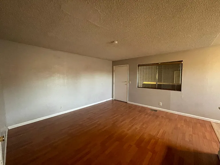 2560 E St #D — Photo 3