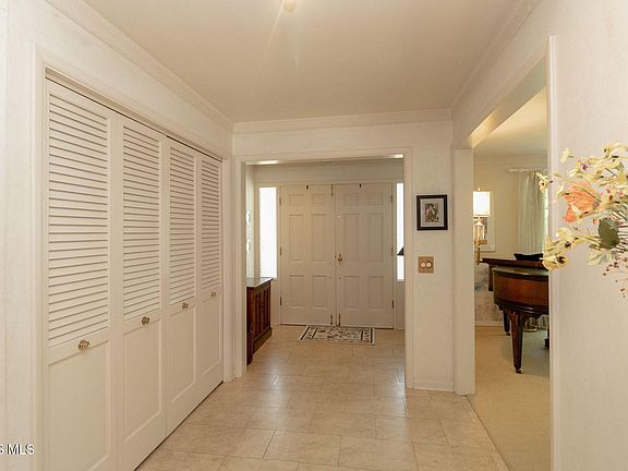 5th image of 3244 Shakespeare Ln