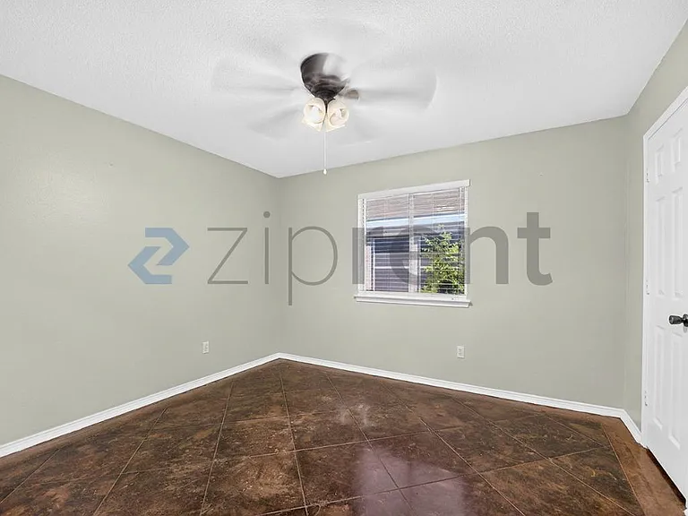 1012 Triple Crown Dr — Photo 17