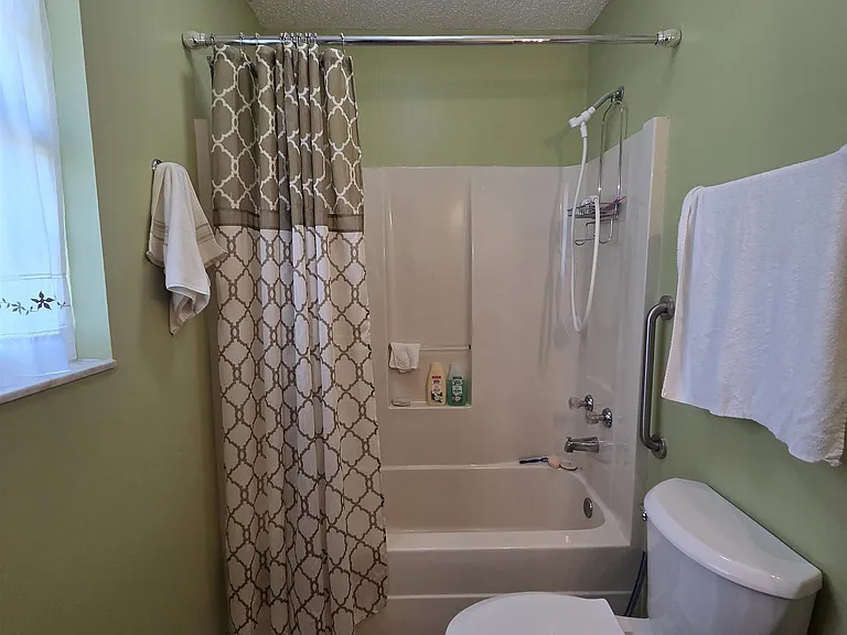 102 S Claire Dr — Photo 17