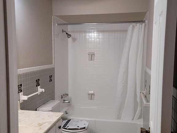 4th image of 2905 Tepee Ave #B