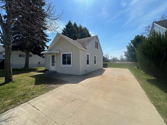 2nd image of 324 E Spring St