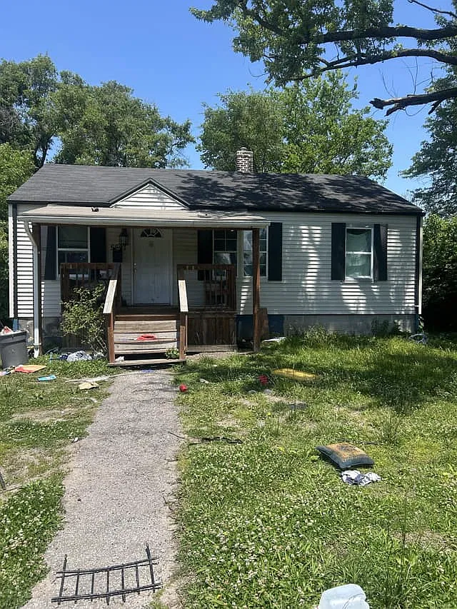3 bed, 816 sqft, $700 — Photo 1