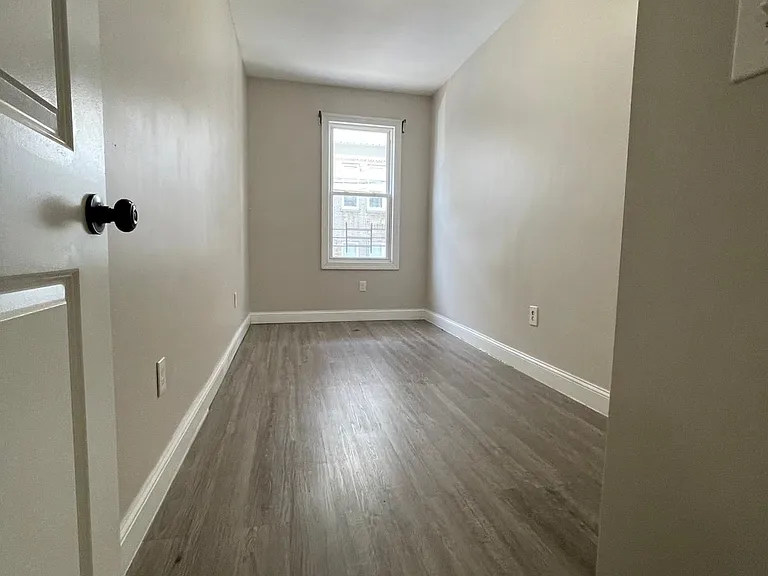 122 Virginia Ave #1F — Photo 2