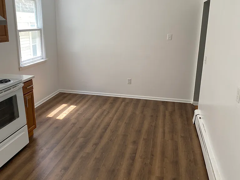 571 Morris St #1 — Photo 7