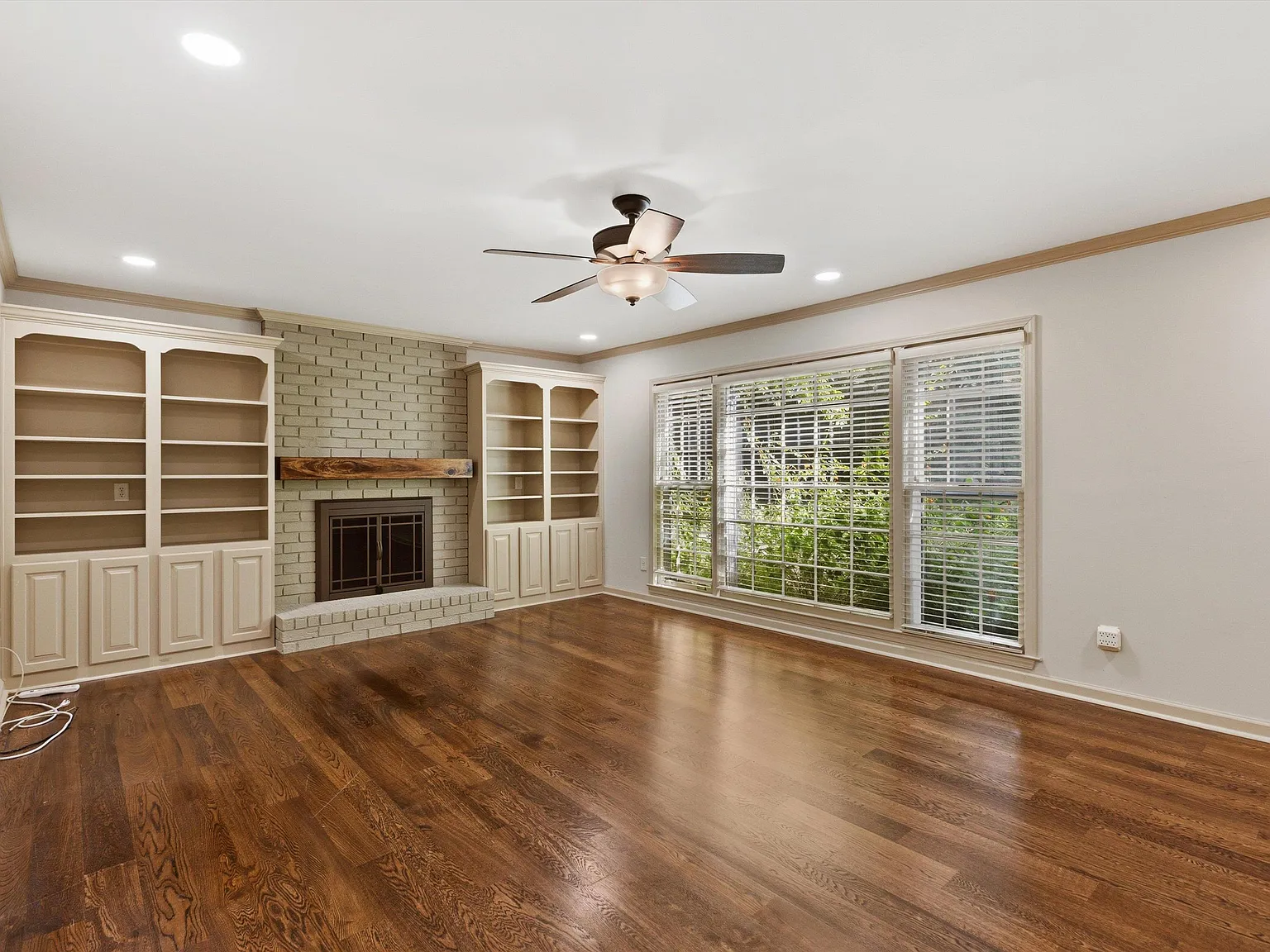 4 bed, 2.5 bath, 2586 sqft, $2,900 — Photo 4