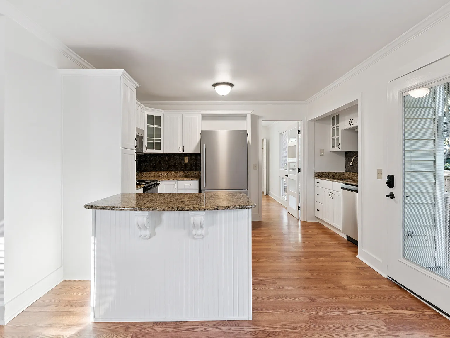 2 bed, 980 sqft, $2,200 — Photo 4