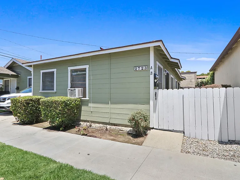 Charming Triplex Unit in Historic Rose Park — Photo 1