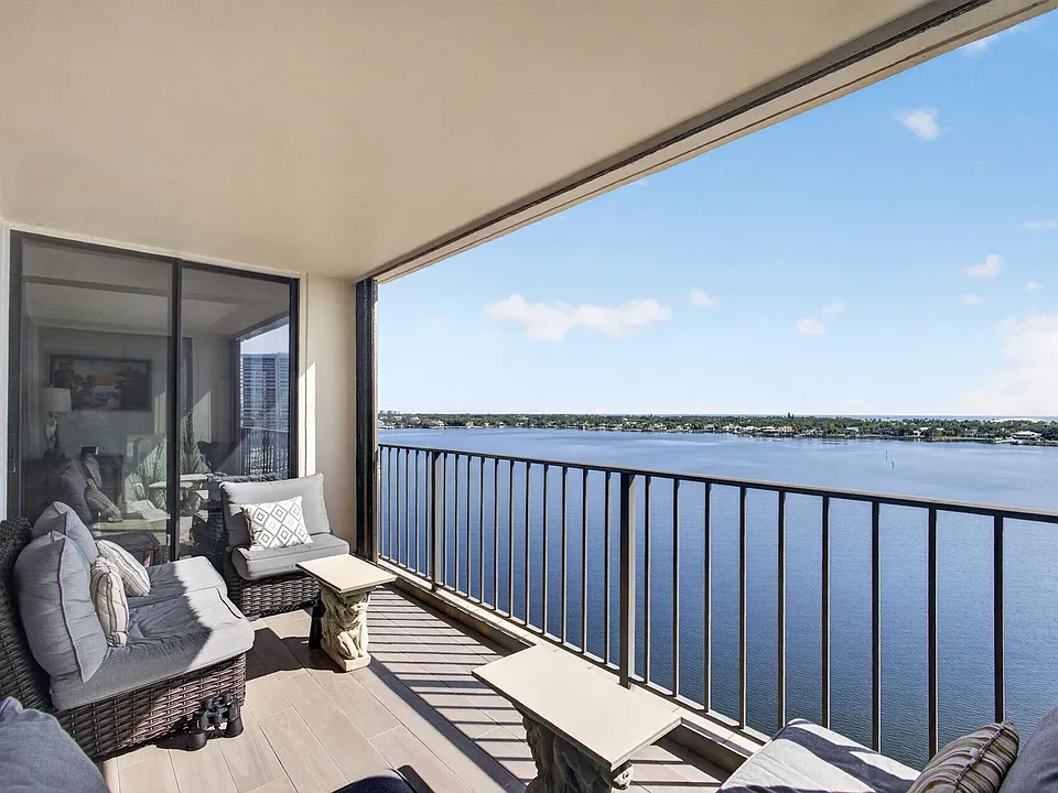 126 Lakeshore Dr #1125