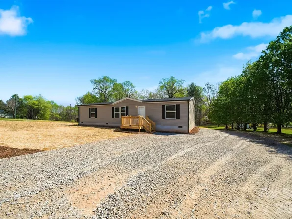 810 Vine Arden Rd #A, Morganton, NC 28655