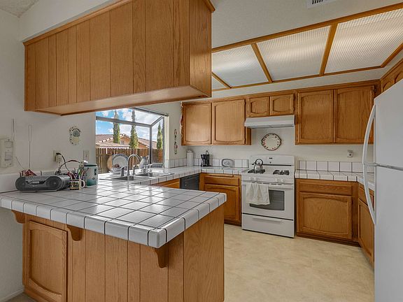 5th image of 15188 Mesquite Ave