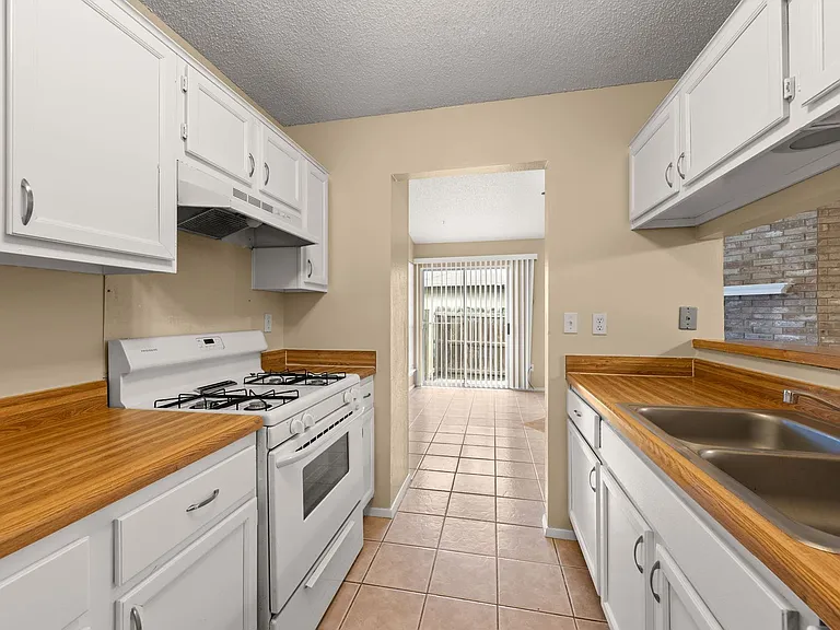 313 Greenlawn Blvd — Photo 11