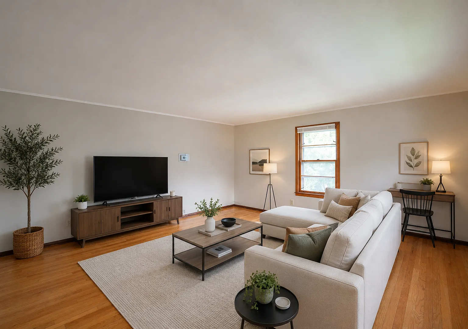 430 Oak St — Photo 1