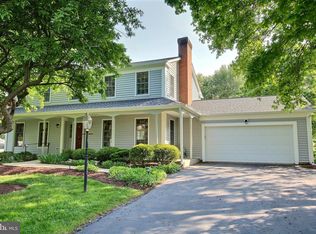 16204 Deer Lake Rd, Rockville, MD 20855