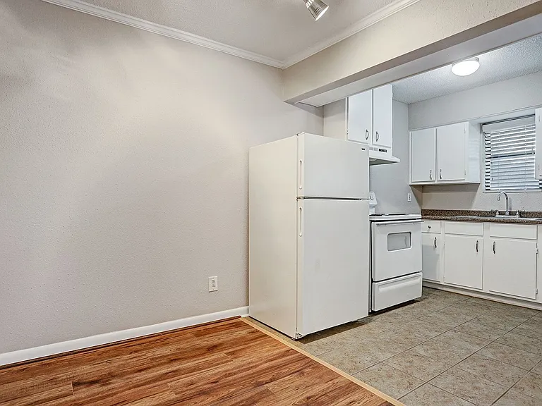 TLP Hawthorne — Photo 23