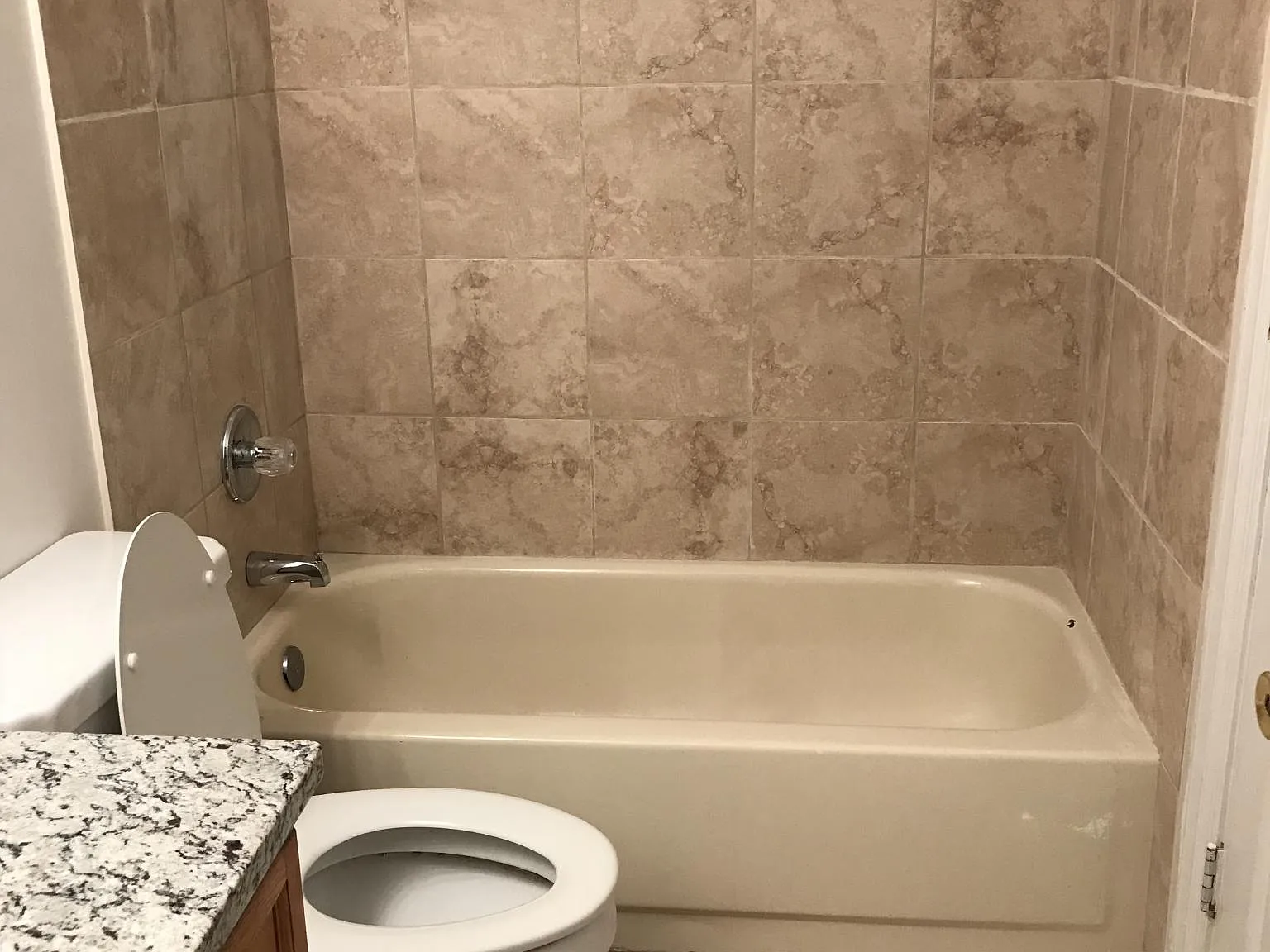 4 bed, 1992 sqft, $2,680 — Photo 4
