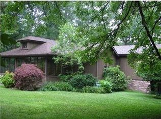 821 Oak Rd, Bradfordwoods, PA 15015