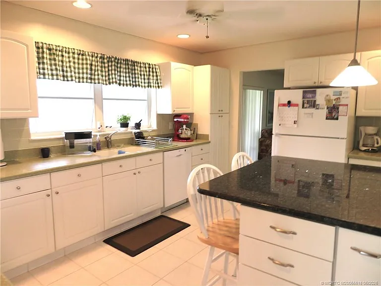 1843 SE Granada Ln — Photo 15