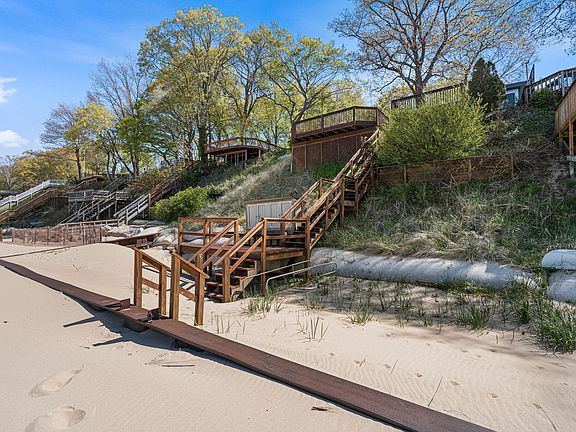 4th image of 410 N Lakeshore Dr