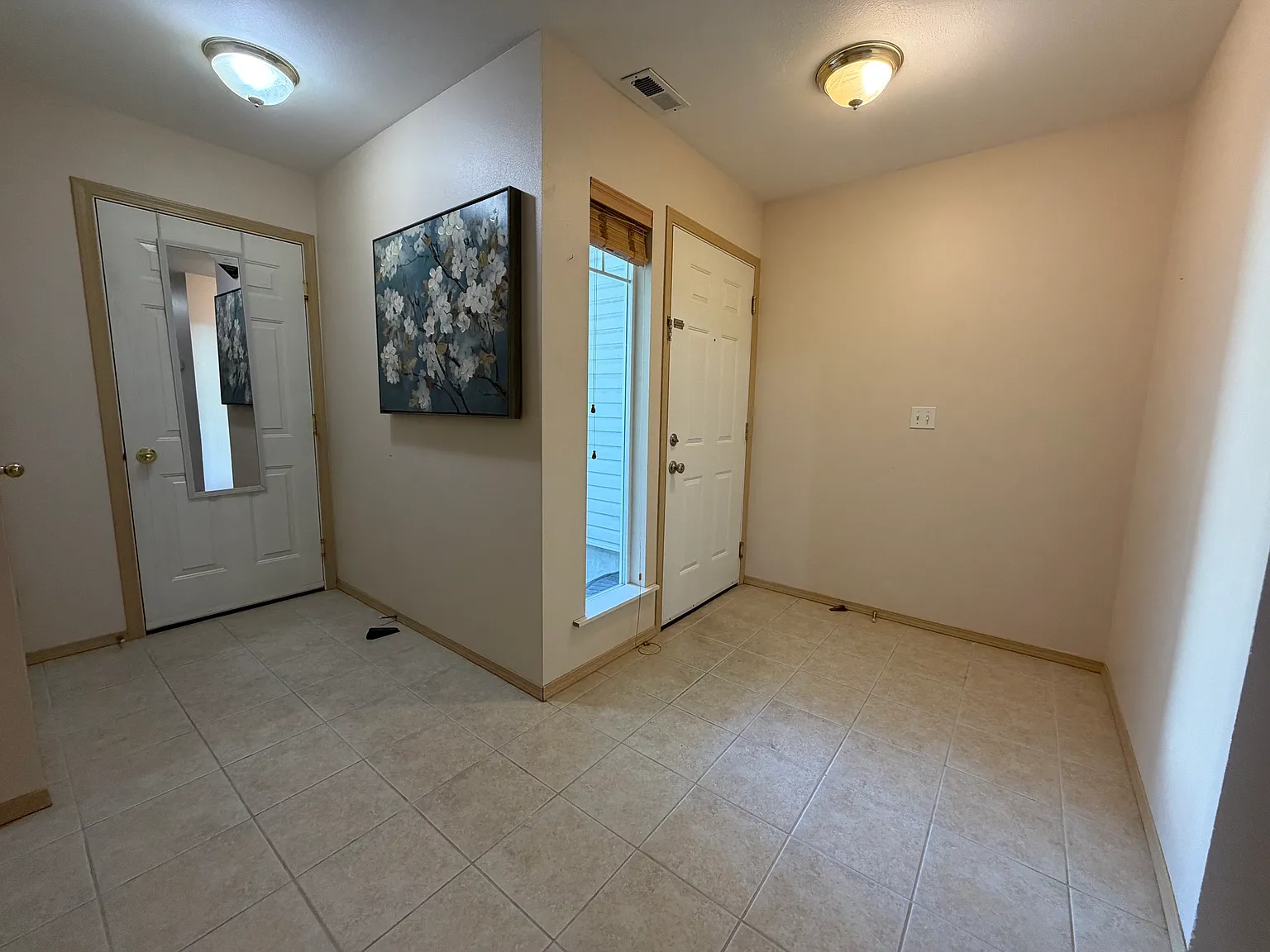 3 bed, 2.5 bath, 1722 sqft, $3,300 — Photo 2