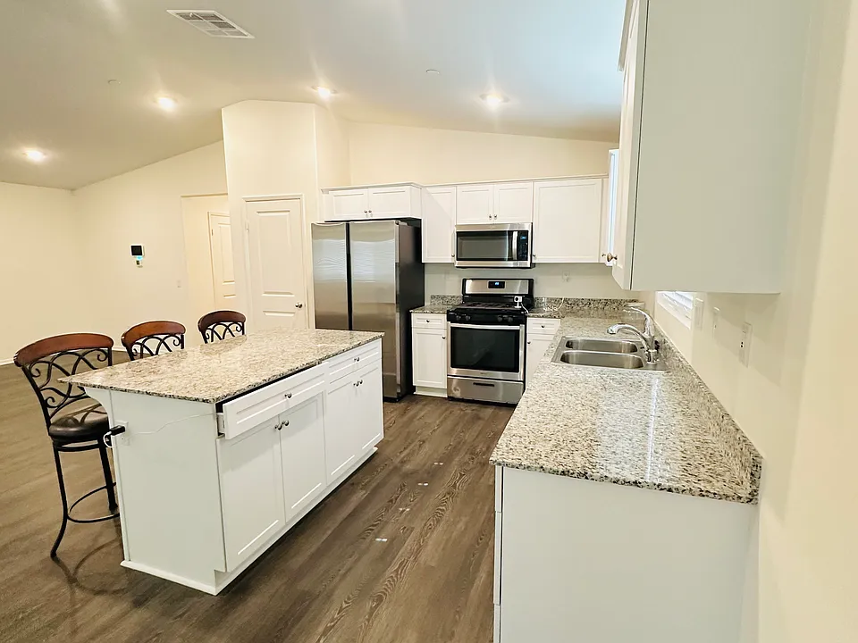 1338 Division Ct