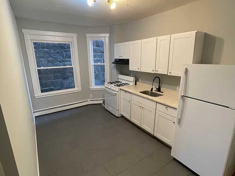 584 Kossuth St #584 — Photo 1