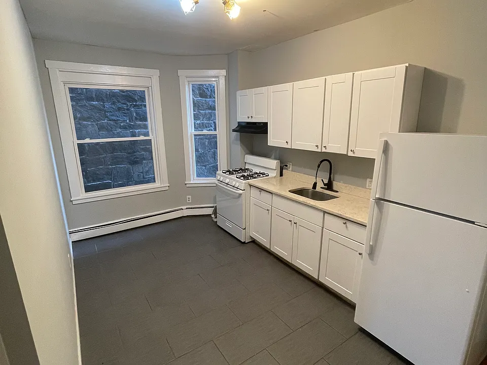 584 Kossuth St #584
