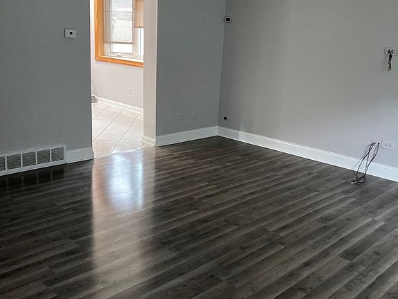 5th image of 2628 Collins St APT 3