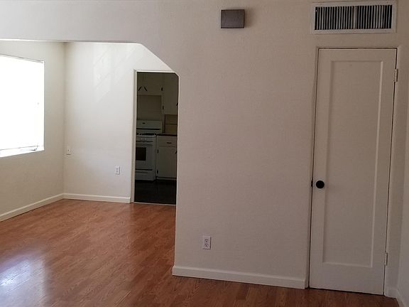 2nd image of 526 W Roosevelt St #20