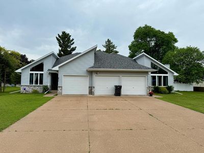 211-213 West PARKER STREET, Weyauwega, WI, 54983