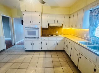 (Undisclosed Address), Bristol, RI 02809