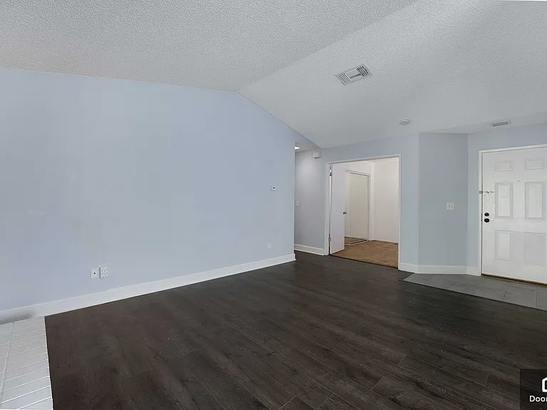 1504 Chelsea — Photo 6
