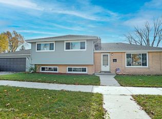 751 N Craig Pl, Addison, IL 60101