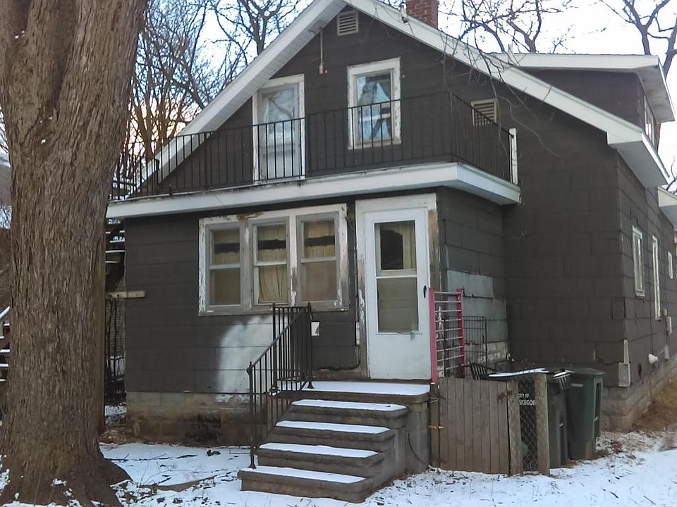 2nd image of 1781 Division St