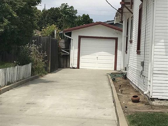 2nd image of 600 W 11th St