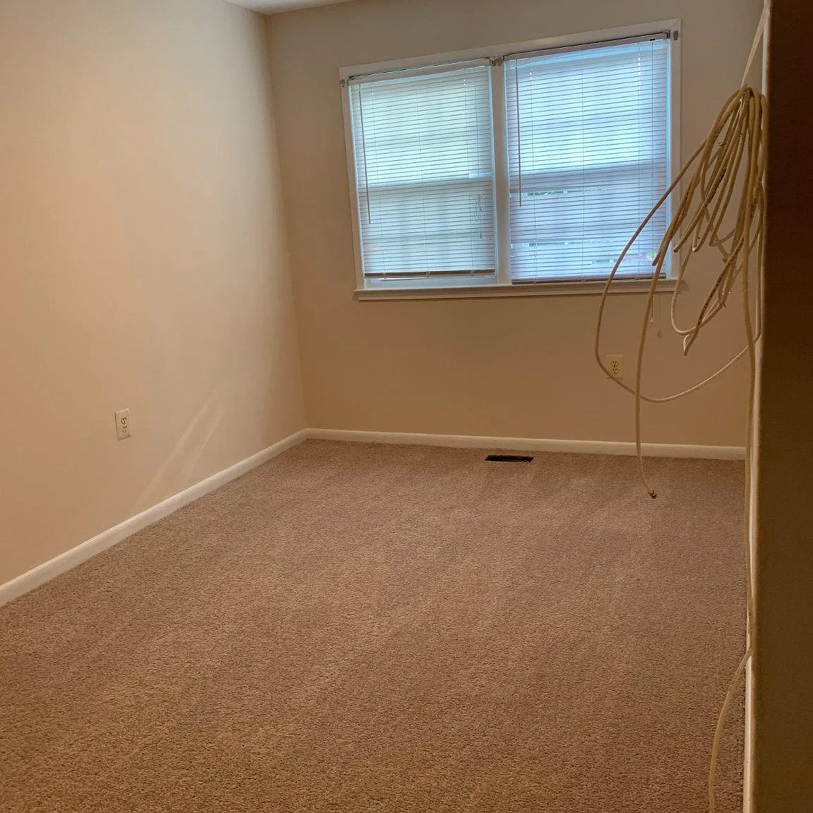 3 bed, 1.5 bath, 1332 sqft, $2,200 — Photo 4