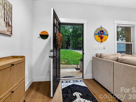 5th image of 4732 Birchwood Ct