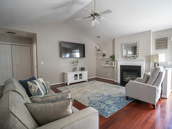 3rd image of 207 Cypress Ct