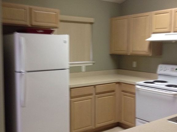 3rd image of 13 Woodborn Ln