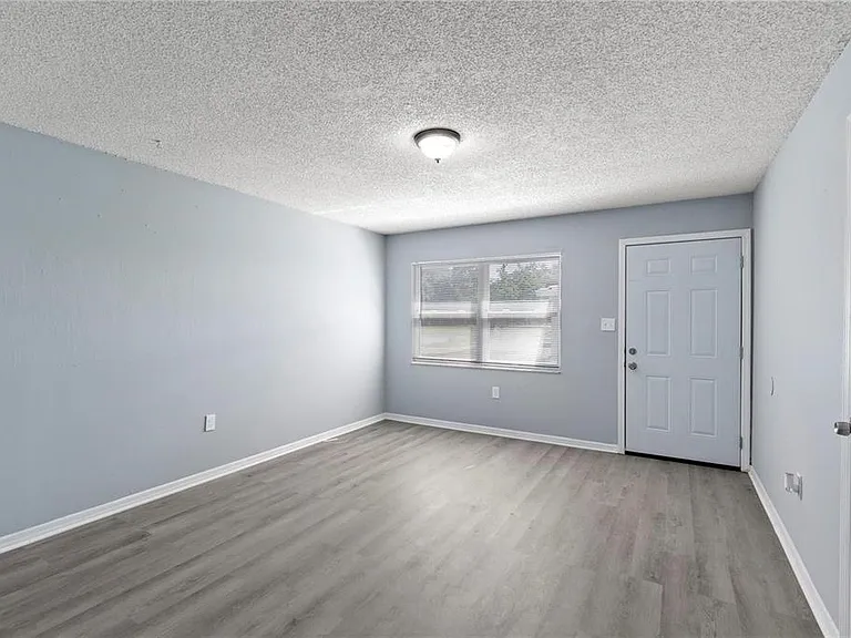 1703 Birchwood Cir #1-1703 — Photo 17