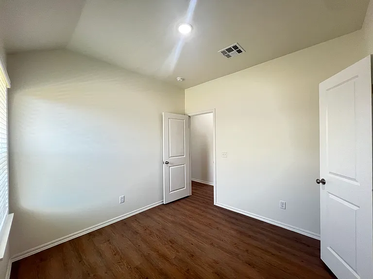 10622 SW 17th Ct — Photo 6
