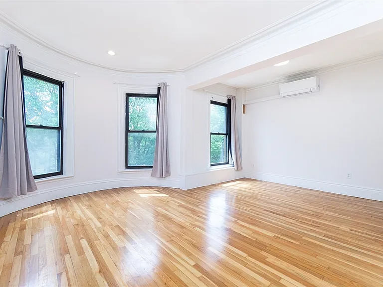 209 W Newton St #3 — Photo 6
