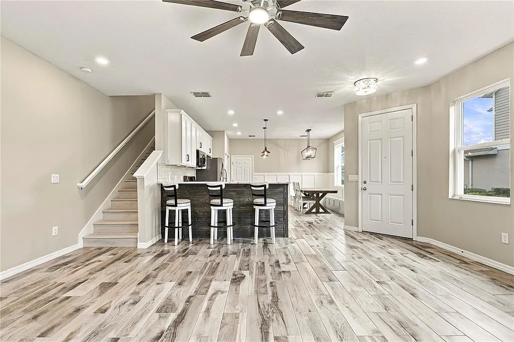 3 bed, 2.5 bath, 1780 sqft, $2,600 — Photo 4