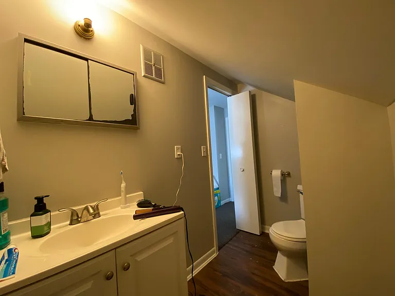 208 E Randolph St — Photo 12